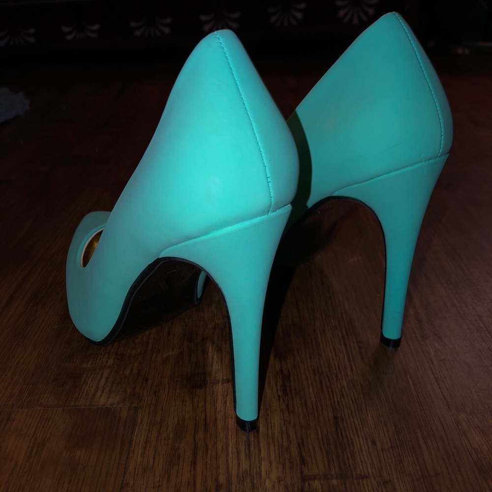 Teal heels never worn size 9 point toe